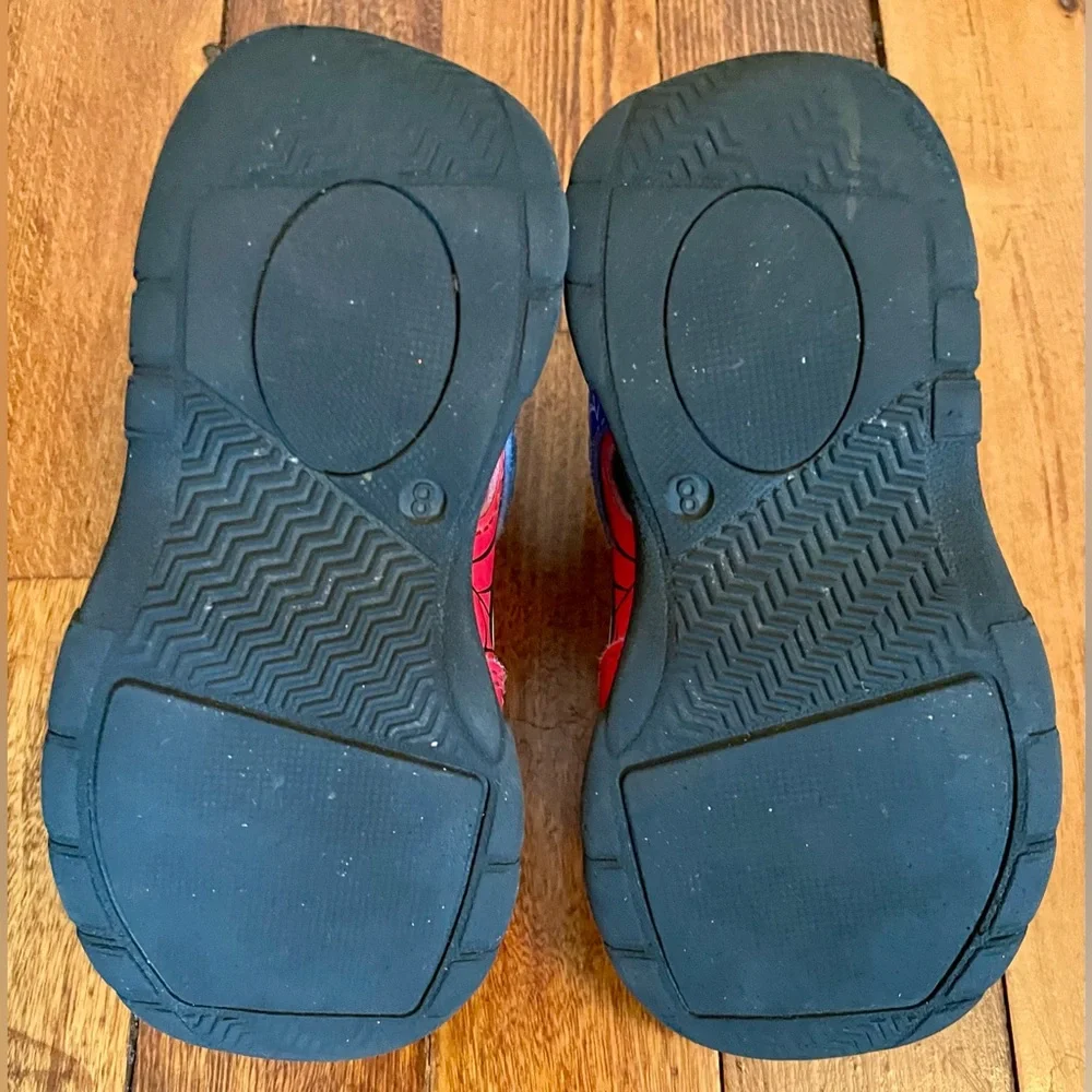 Spider Man Size 8 Light Up Heel Fisherman Shoe with Hook and Loop Closure